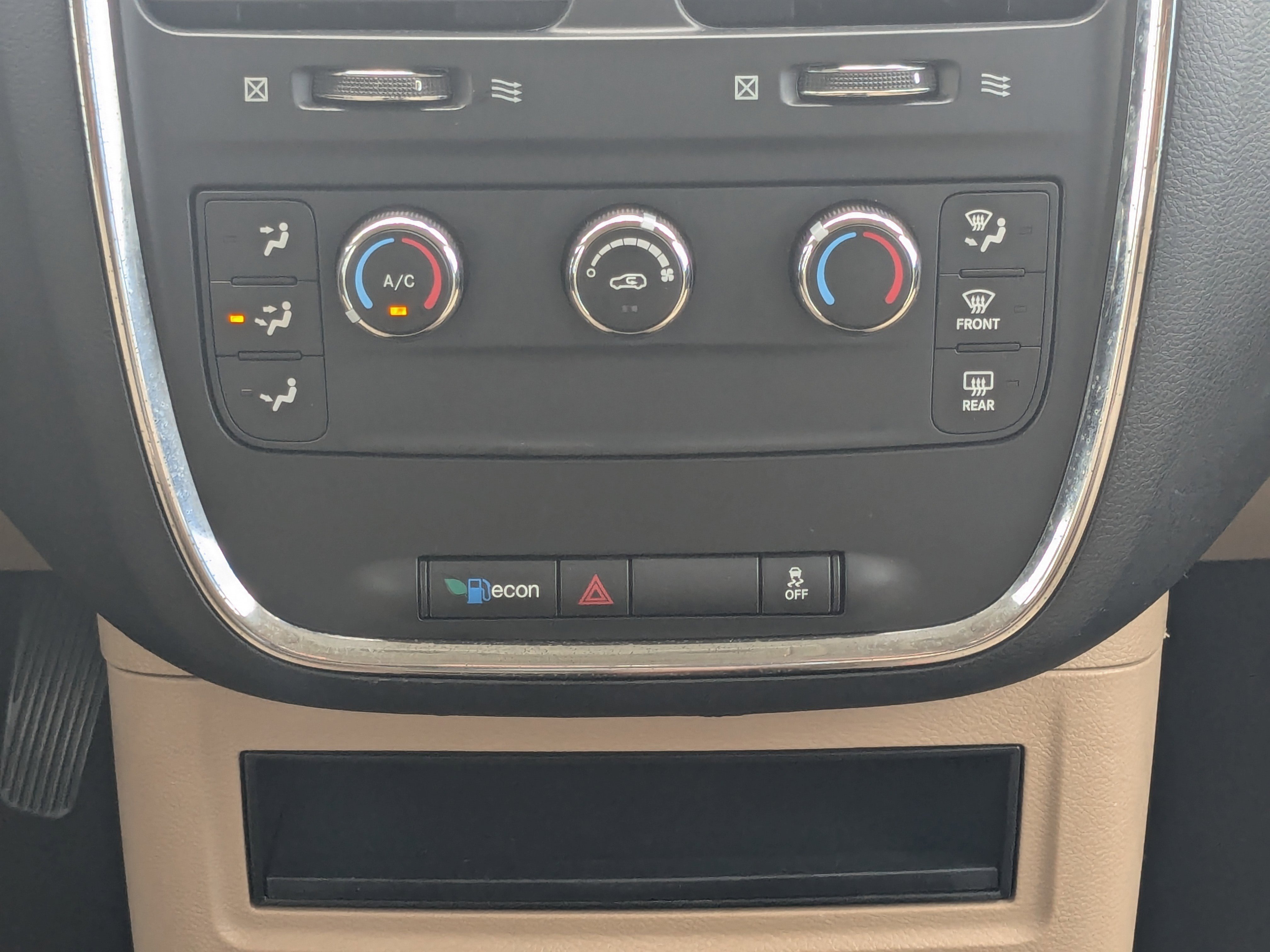 Used 2014 Dodge Grand Caravan American Value Package FWD image 22