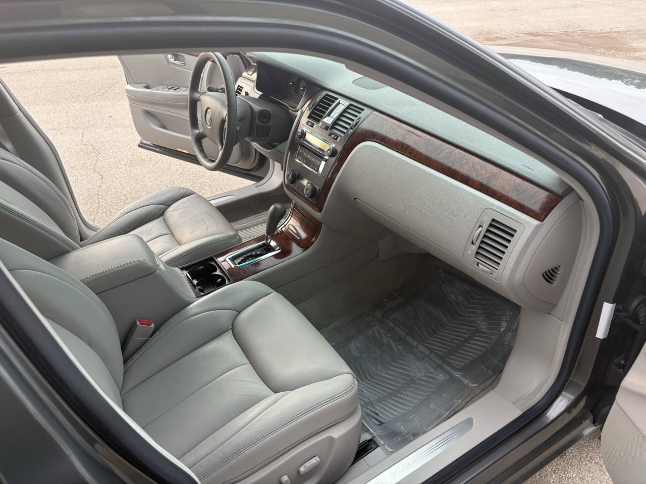 Used 2006 Cadillac DTS FWD image 35