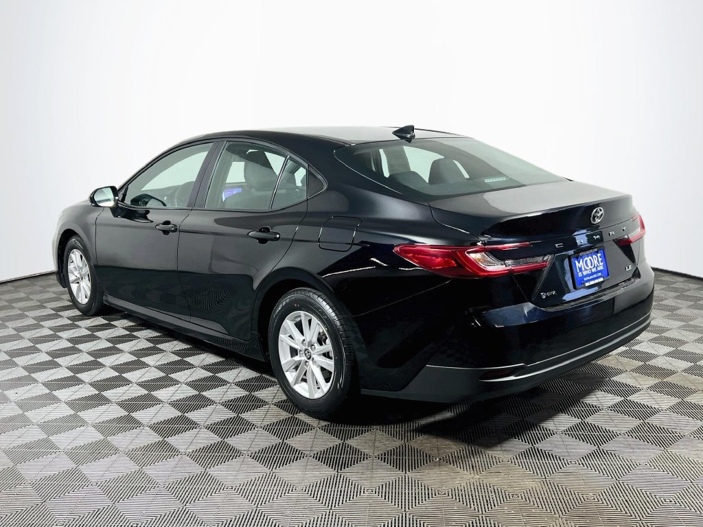 Used 2025 Toyota Camry LE FWD image 5