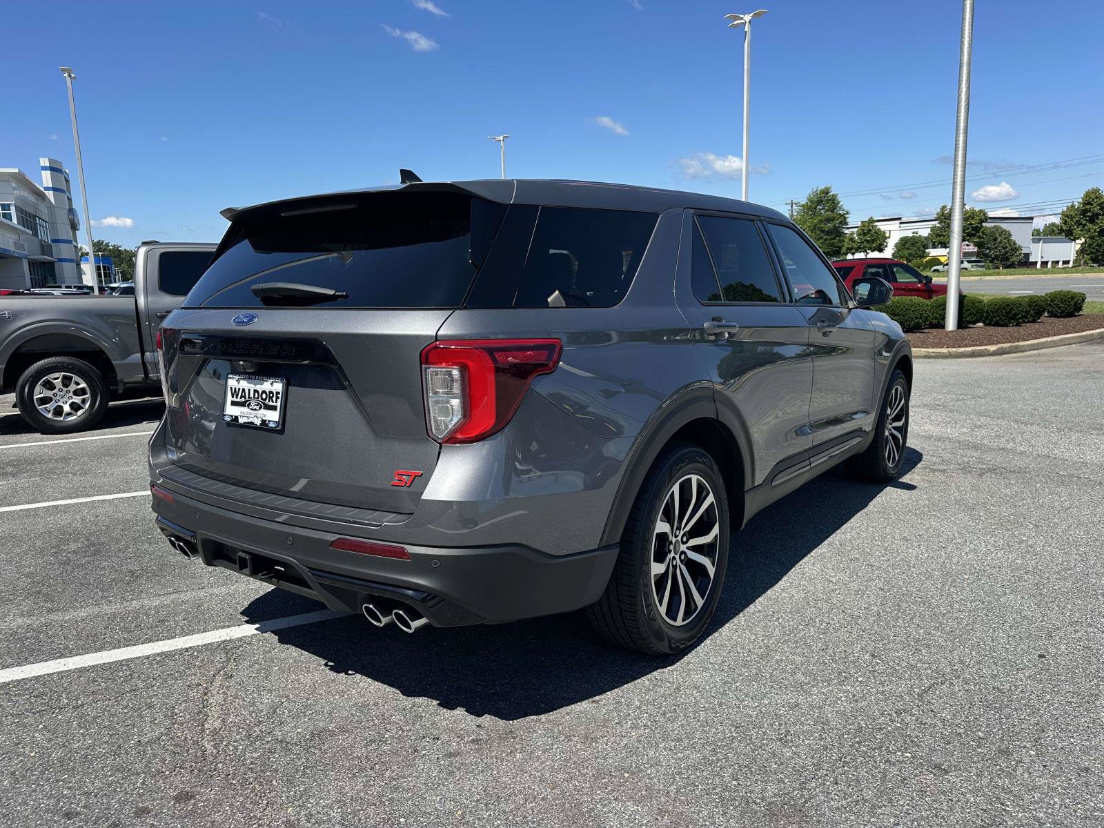 Used 2022 Ford Explorer ST AWD/4WD image 6