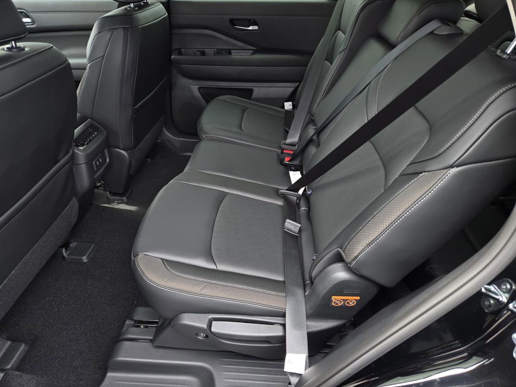 New 2026 Nissan Pathfinder SL image 12