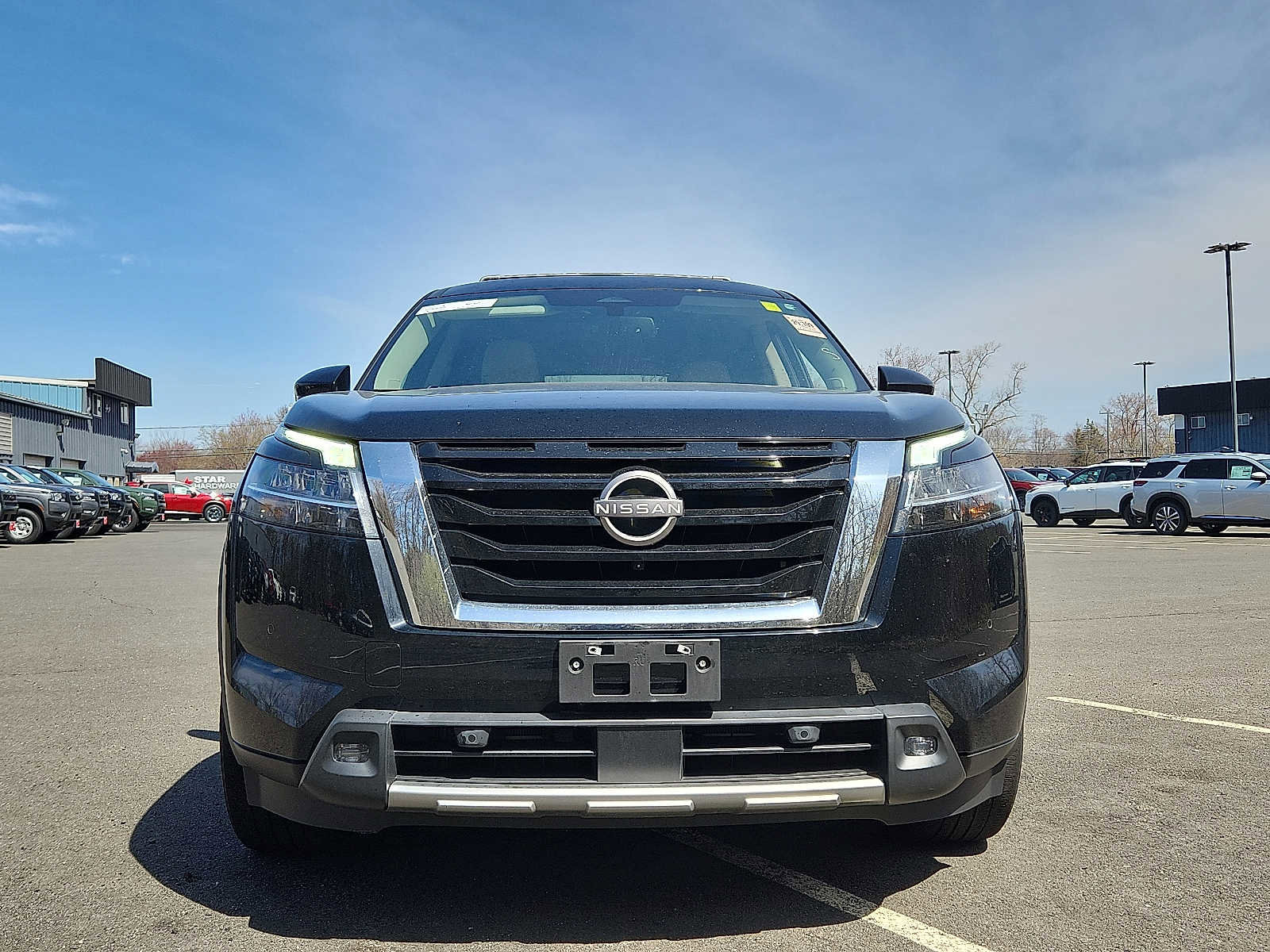 Used 2022 Nissan Pathfinder SL w/ SL Premium Package AWD/4WD image 2