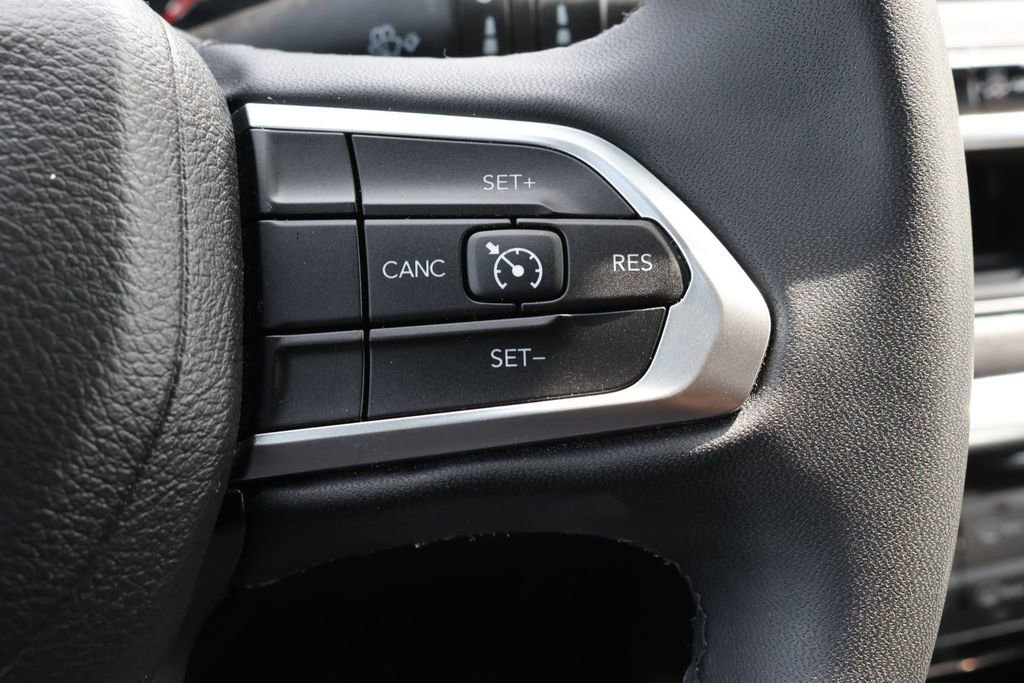 Used 2023 Jeep Compass Latitude AWD/4WD image 10