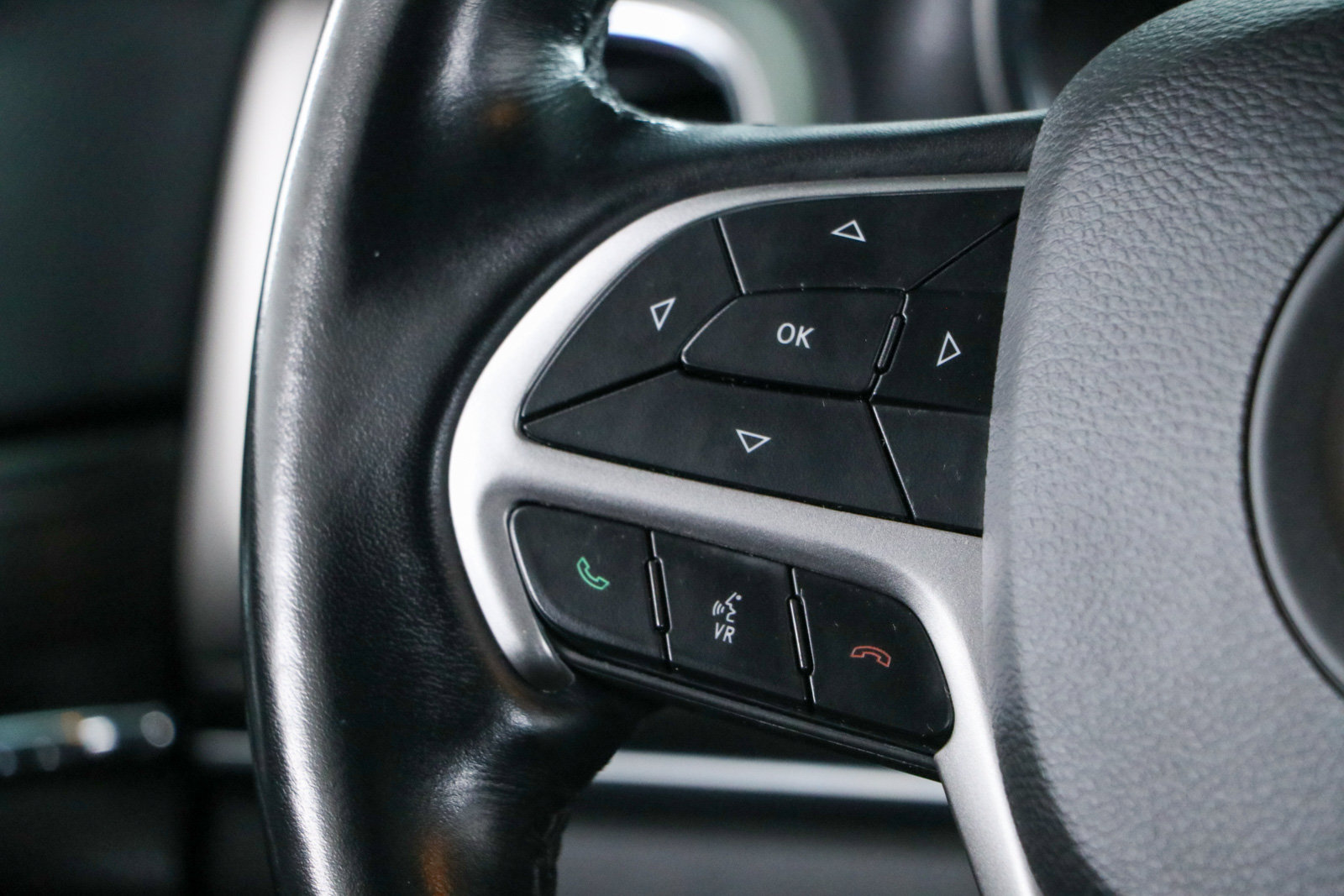 Used 2021 Jeep Grand Cherokee Limited RWD image 13