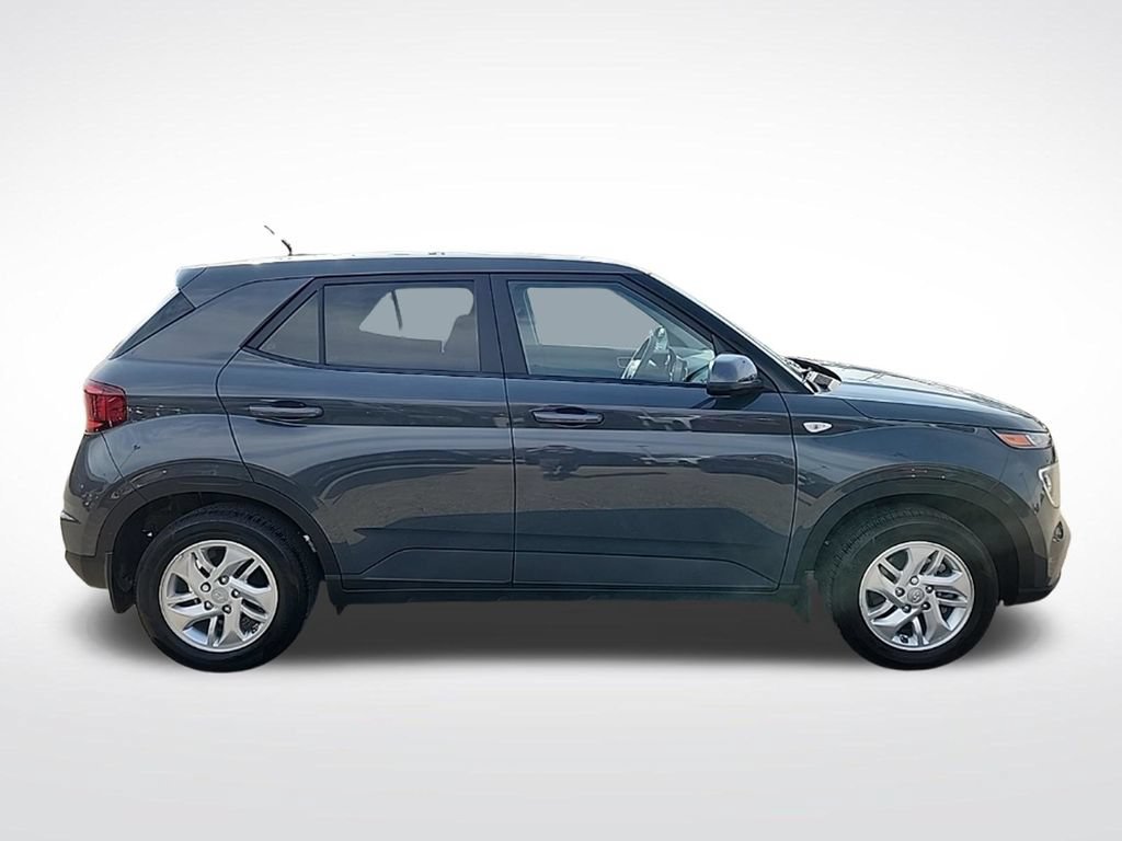Certified 2025 Hyundai Venue SE FWD image 9