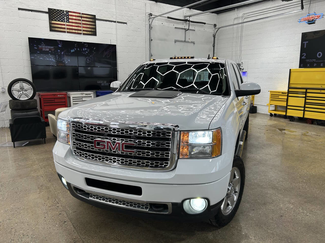 Used 2014 GMC Sierra 2500 Denali w/ Suspension Package, Off-Road image 4