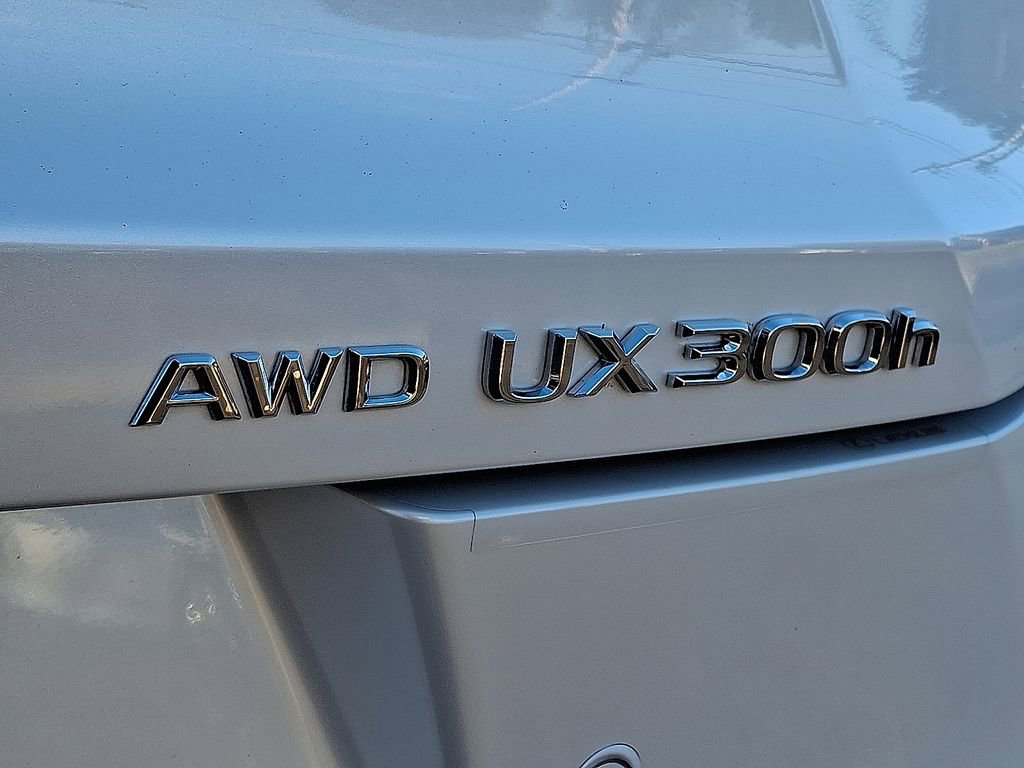 Used 2025 Lexus UX 300h AWD w/ Accessory Package (Z2) image 30