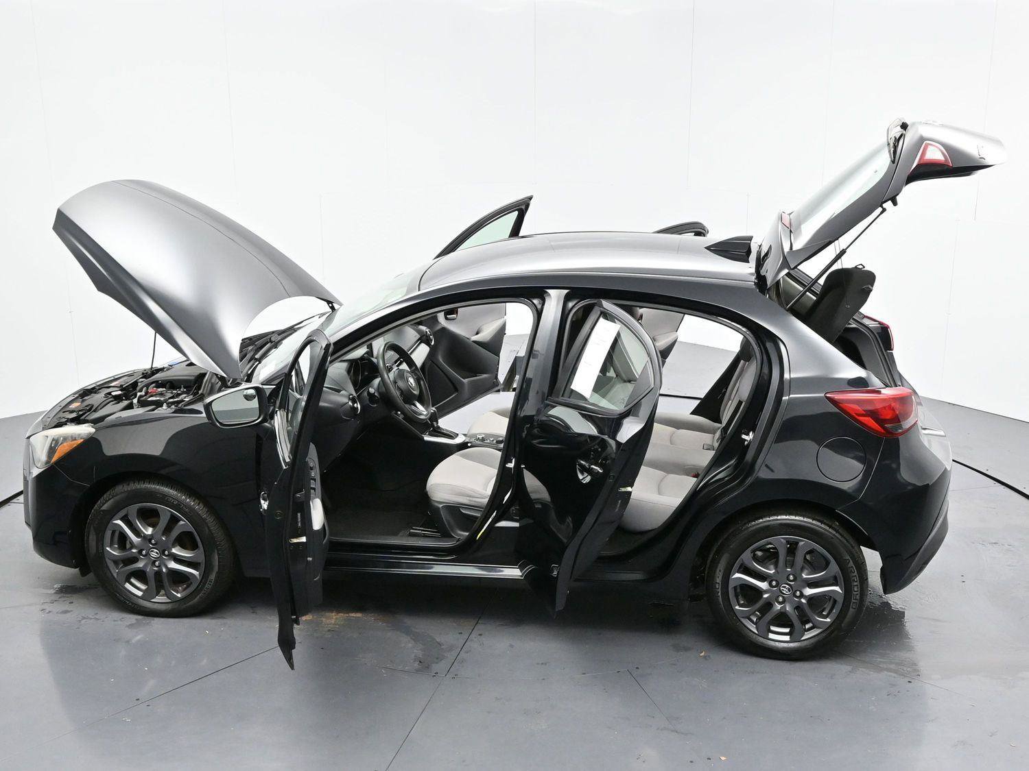 Used 2020 Toyota Yaris LE image 40