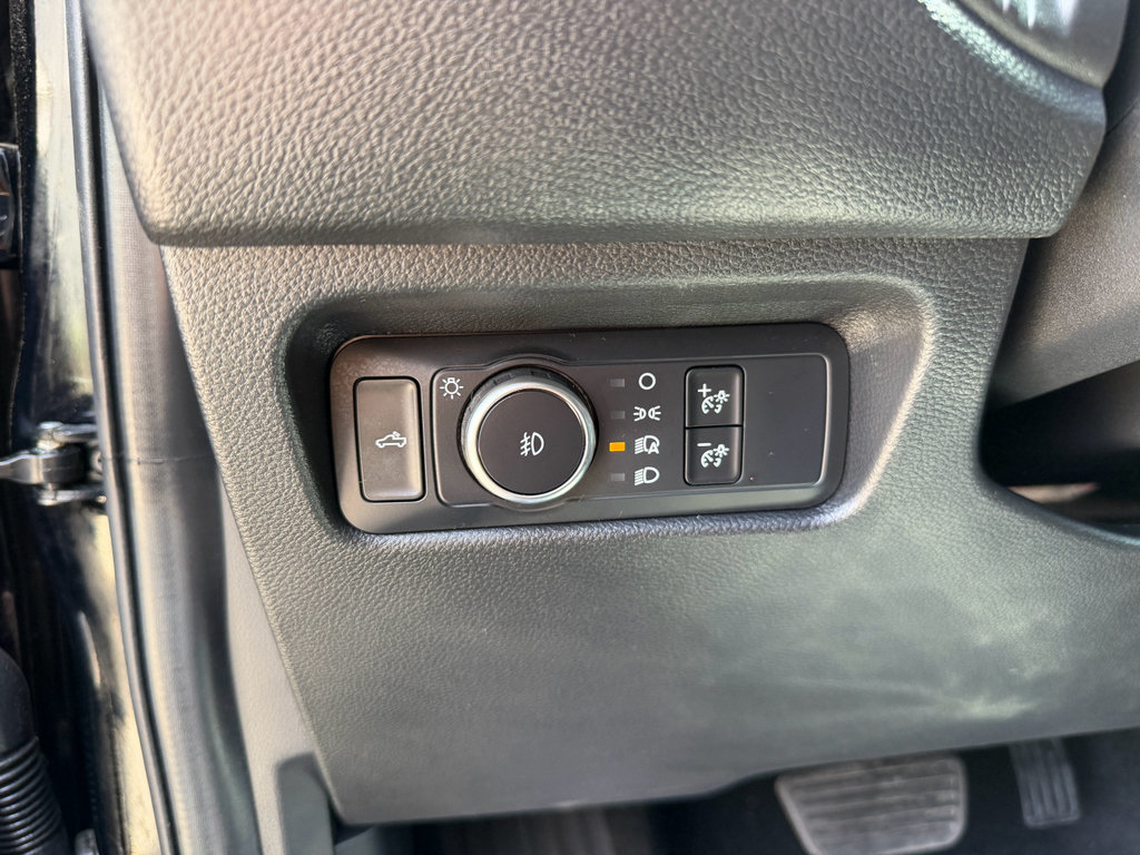 Used 2025 Ford Ranger Lariat w/ Black Appearance Package AWD/4WD image 13