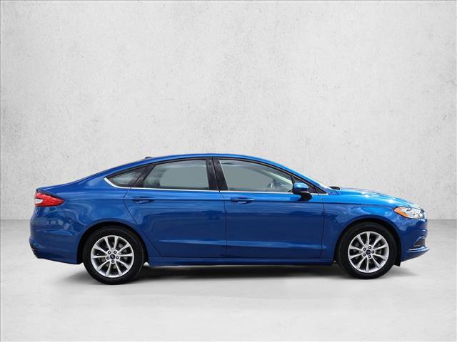 Used 2017 Ford Fusion SE FWD image 4