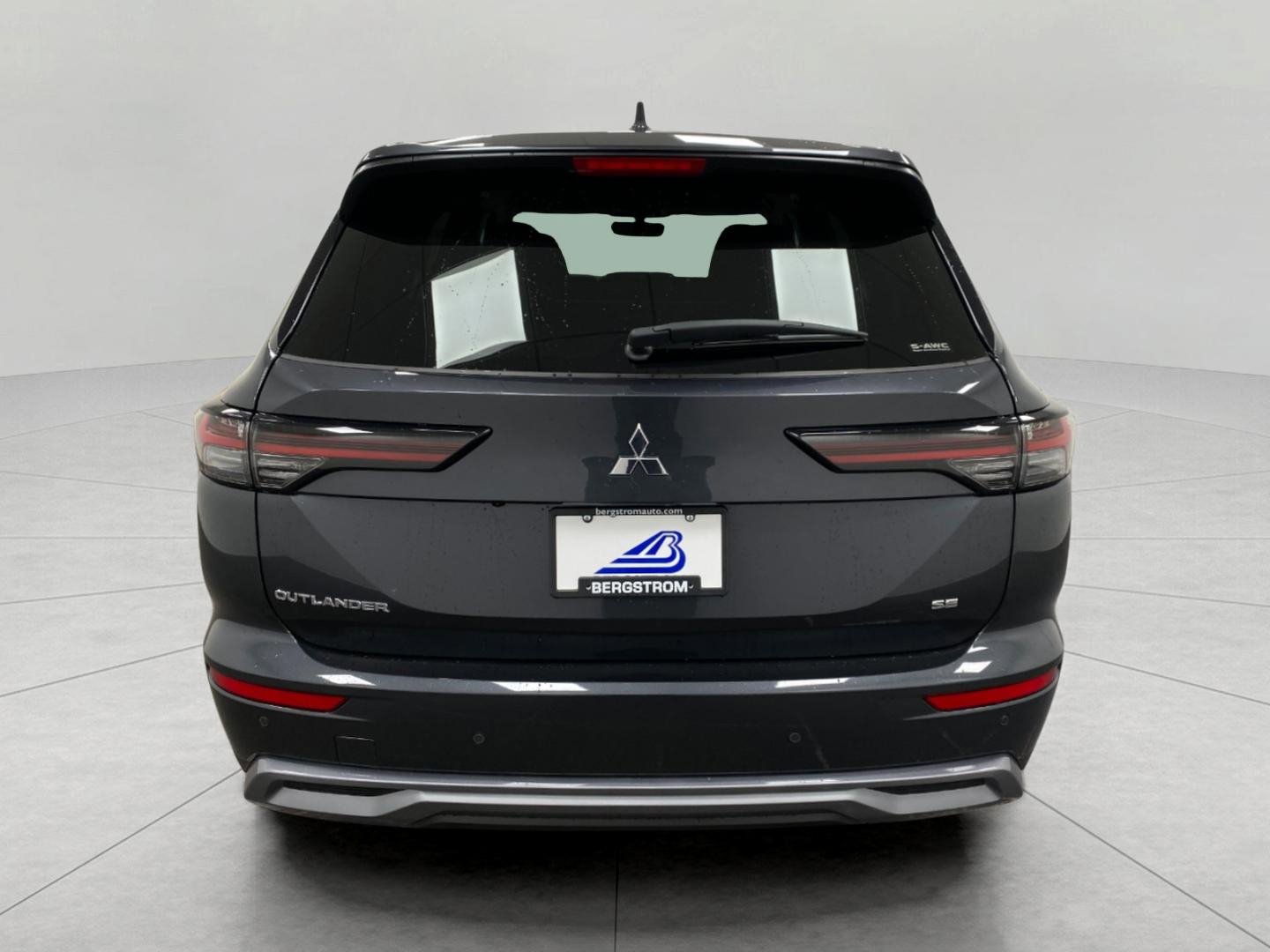 New 2026 Mitsubishi Outlander SE image 4