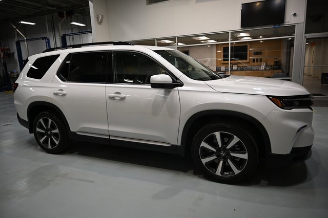 Used 2024 Honda Pilot Touring image 4