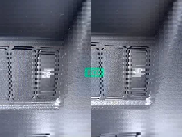 Used 2019 Nissan Rogue Sport S image 18