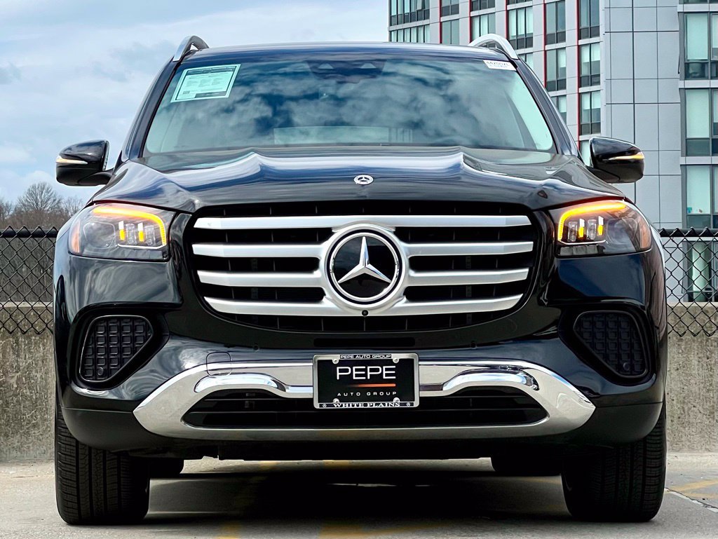Used 2026 Mercedes-Benz GLS 450 4MATIC image 3