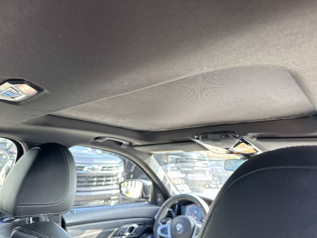 Used 2019 BMW 330i Sedan w/ M Sport Package RWD image 10