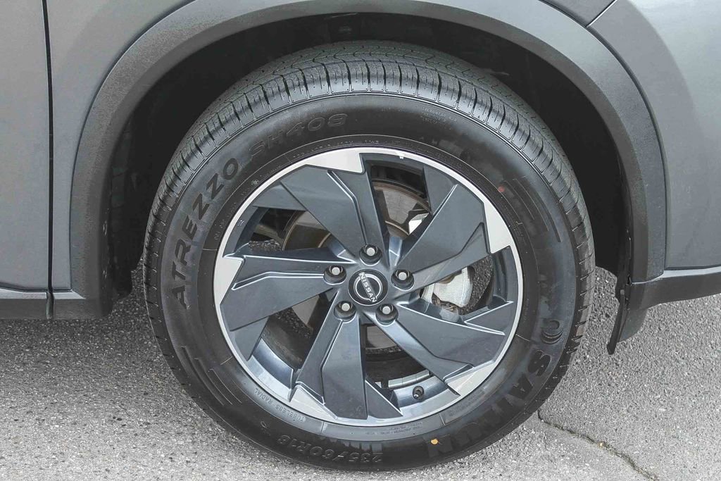 Used 2025 Nissan Rogue SV FWD image 14