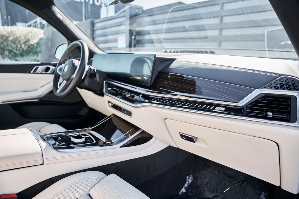 Used 2024 BMW X7 M60i w/ Executive Package AWD/4WD image 43