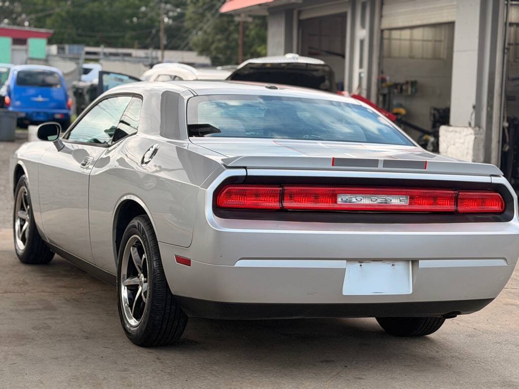 Used 2010 Dodge Challenger SE RWD image 7