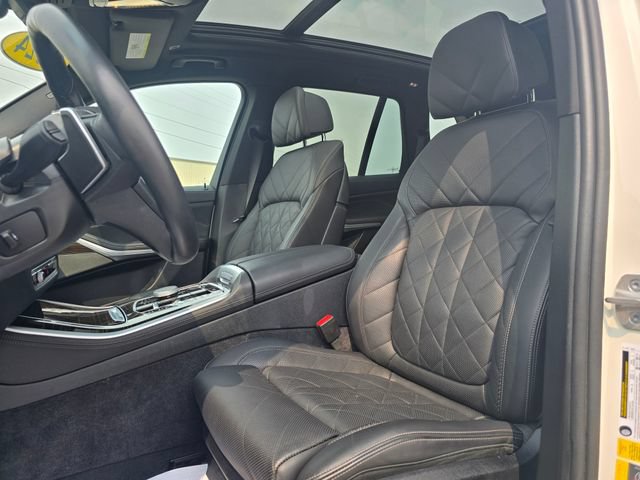 Used 2024 BMW X5 xDrive50e AWD/4WD image 11