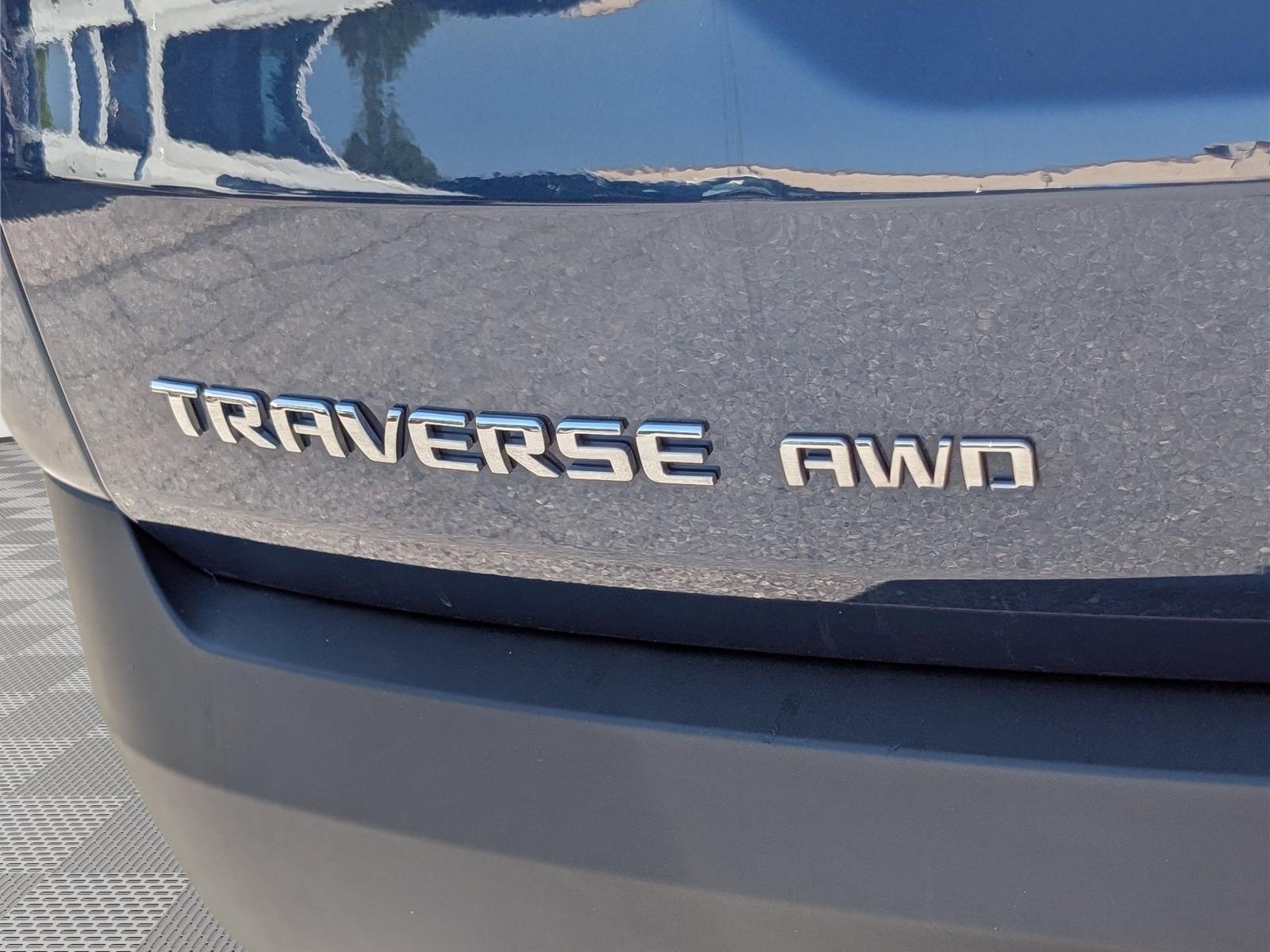 Used 2023 Chevrolet Traverse LS AWD/4WD image 9
