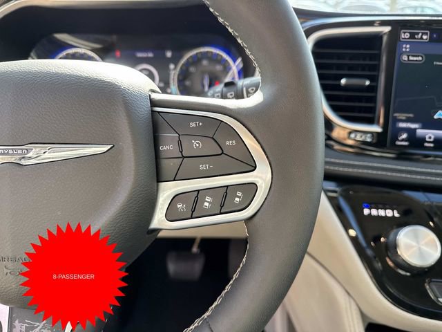 Used 2024 Chrysler Pacifica Limited image 17