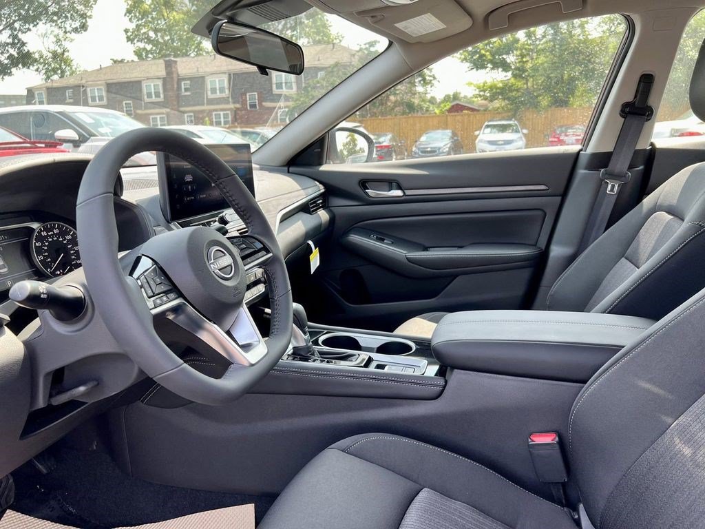 Certified 2025 Nissan Altima 2.5 SV w/ SV Premium Package FWD image 26