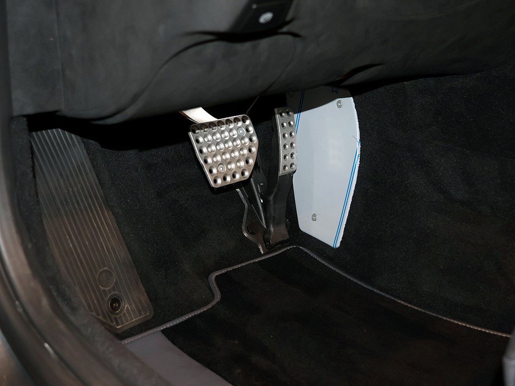 Certified 2026 Ferrari Roma Spider RWD image 87