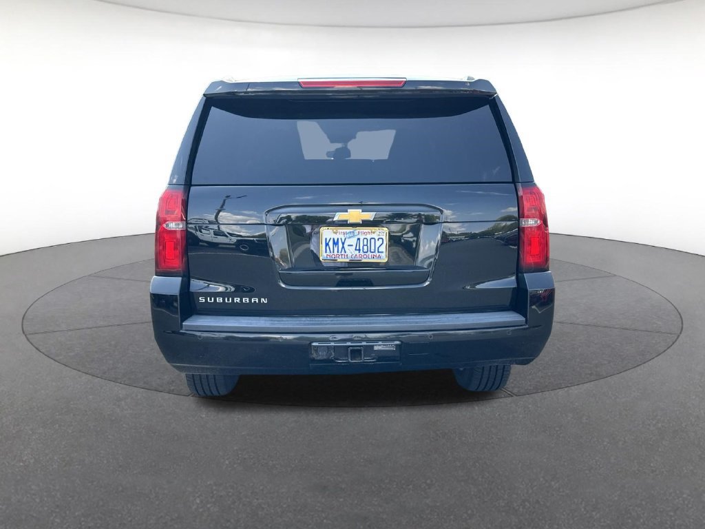 Used 2019 Chevrolet Suburban LT w/ Luxury Package AWD/4WD image 4
