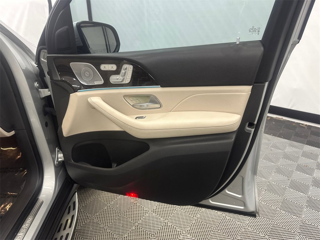 Used 2020 Mercedes-Benz GLE 350 w/ 3rd Row Seat Package image 16