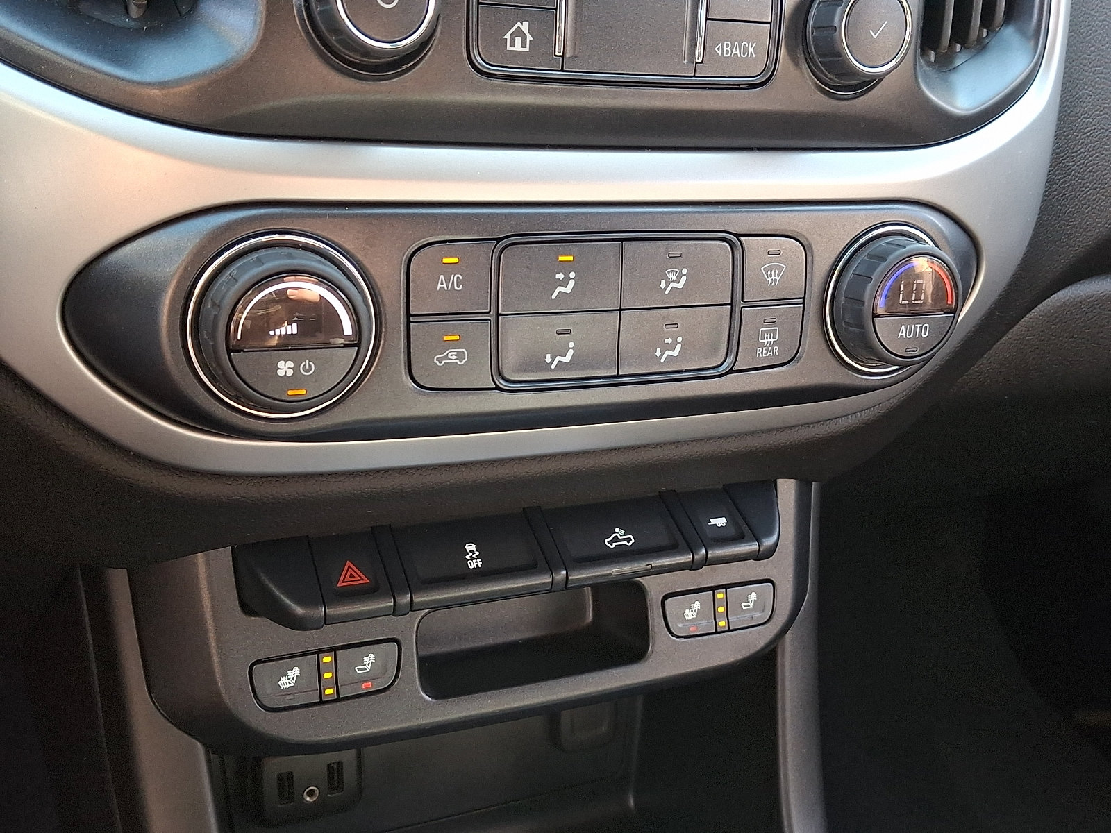 Used 2019 Chevrolet Colorado LT w/ Luxury Package, Chrome AWD/4WD image 14