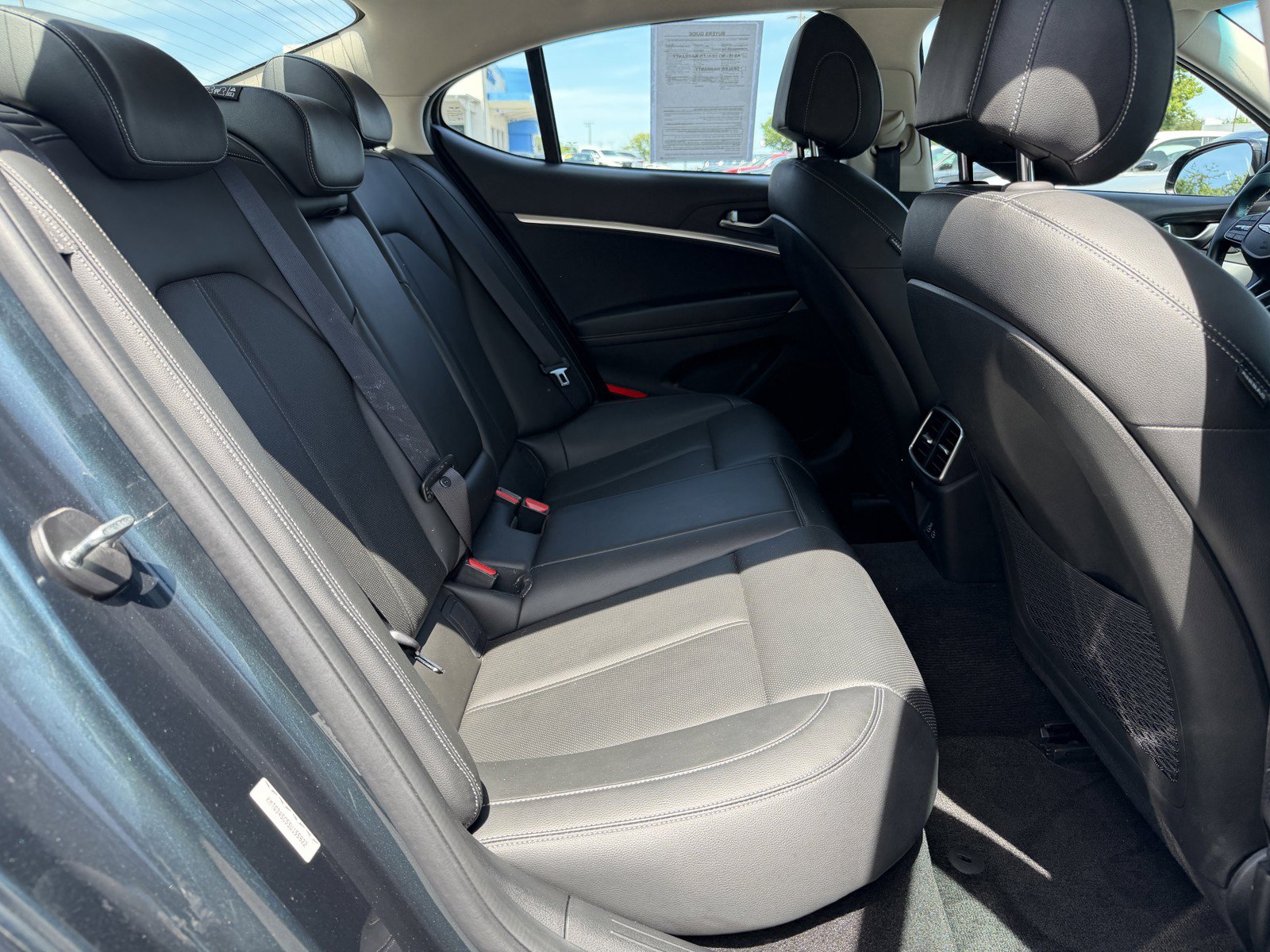 Used 2025 Genesis G70 2.5T RWD image 11