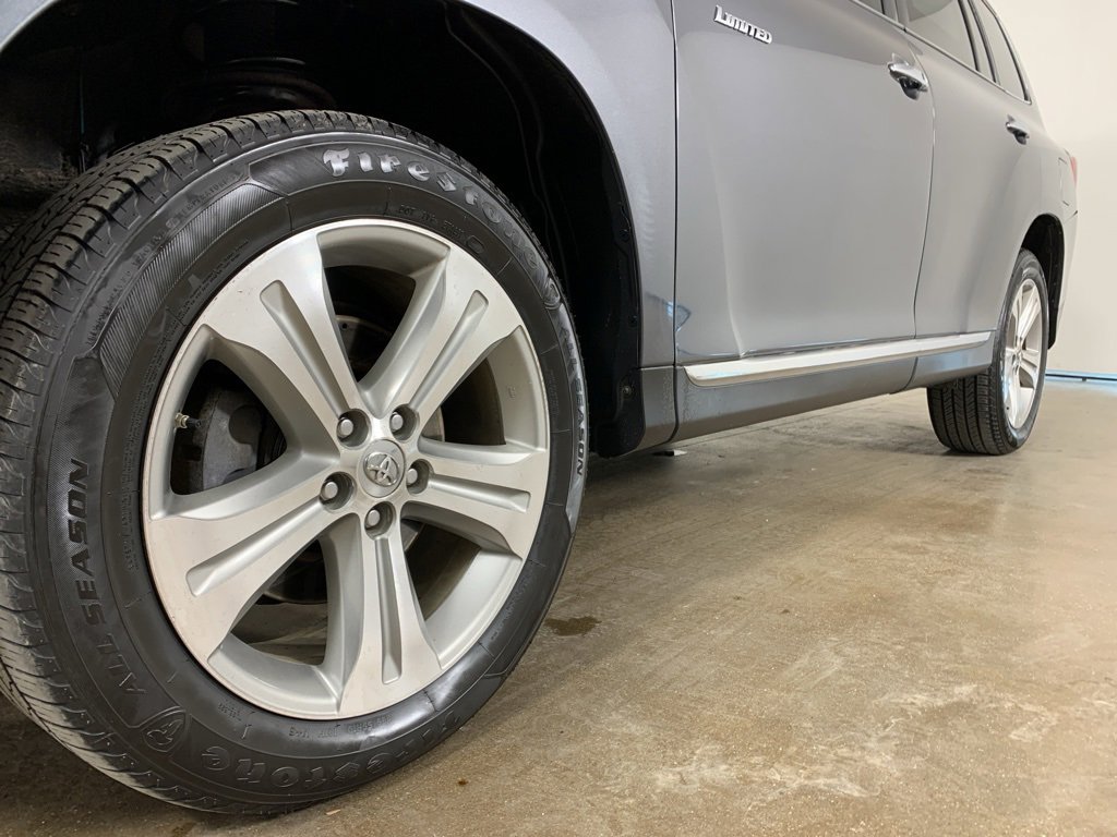 Used 2013 Toyota Highlander Limited image 2