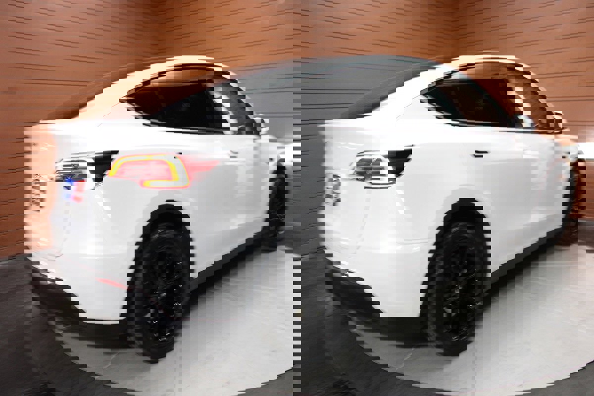 Used 2024 Tesla Model Y Long Range image 13