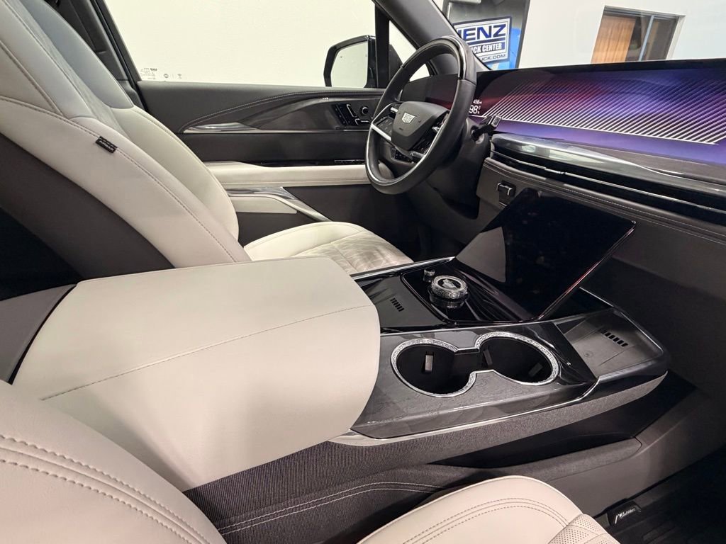 Used 2026 Cadillac Escalade IQL Sport 1 AWD/4WD image 17