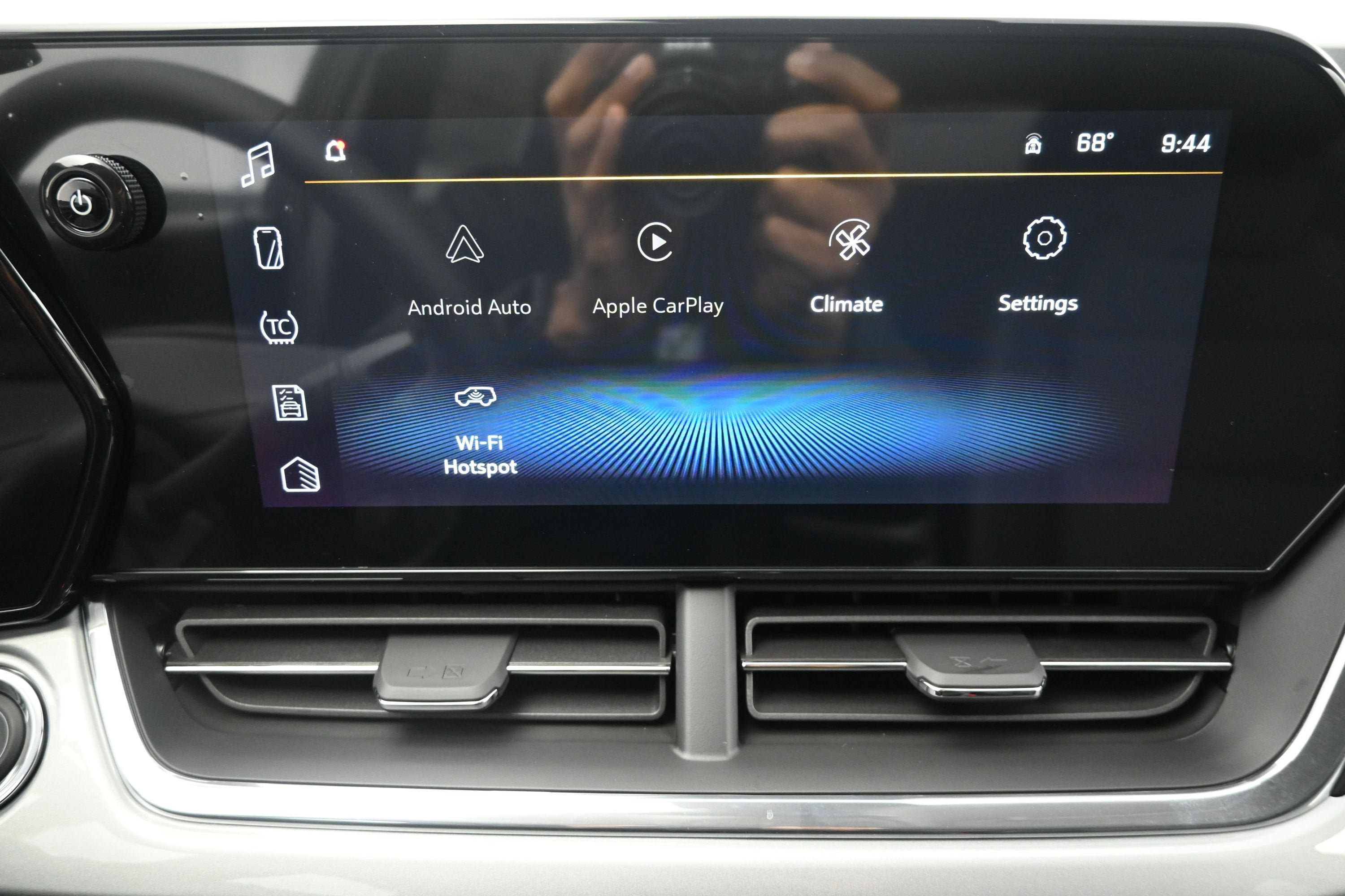 New 2026 Chevrolet Trax LT w/ Sunroof Package FWD image 16
