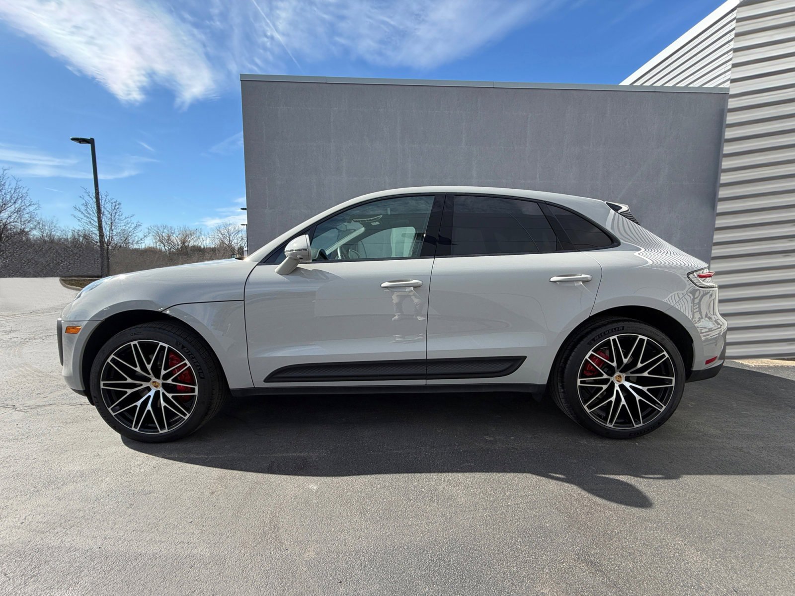 Certified 2025 Porsche Macan S AWD/4WD image 2