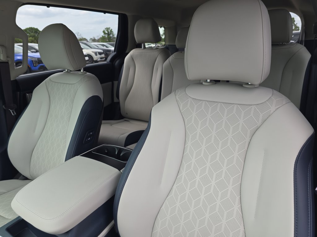 New 2026 Kia Carnival EX FWD image 23