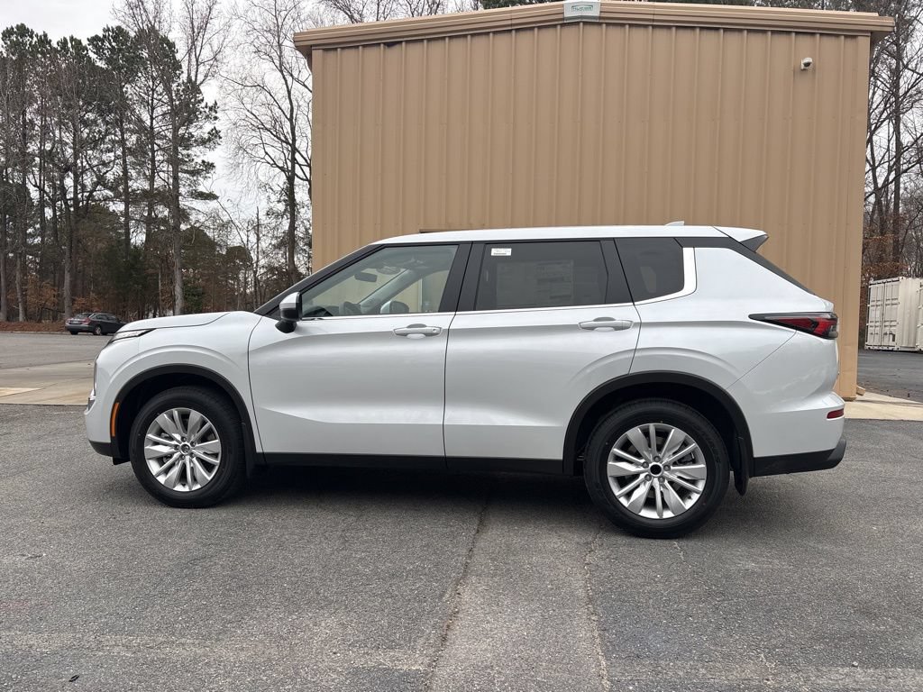 New 2026 Mitsubishi Outlander ES FWD image 7