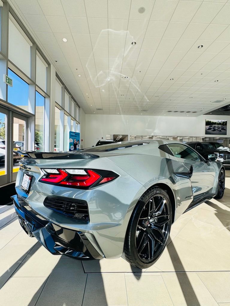 Used 2023 Chevrolet Corvette Z06 w/ Engine Appearance Package RWD image 5