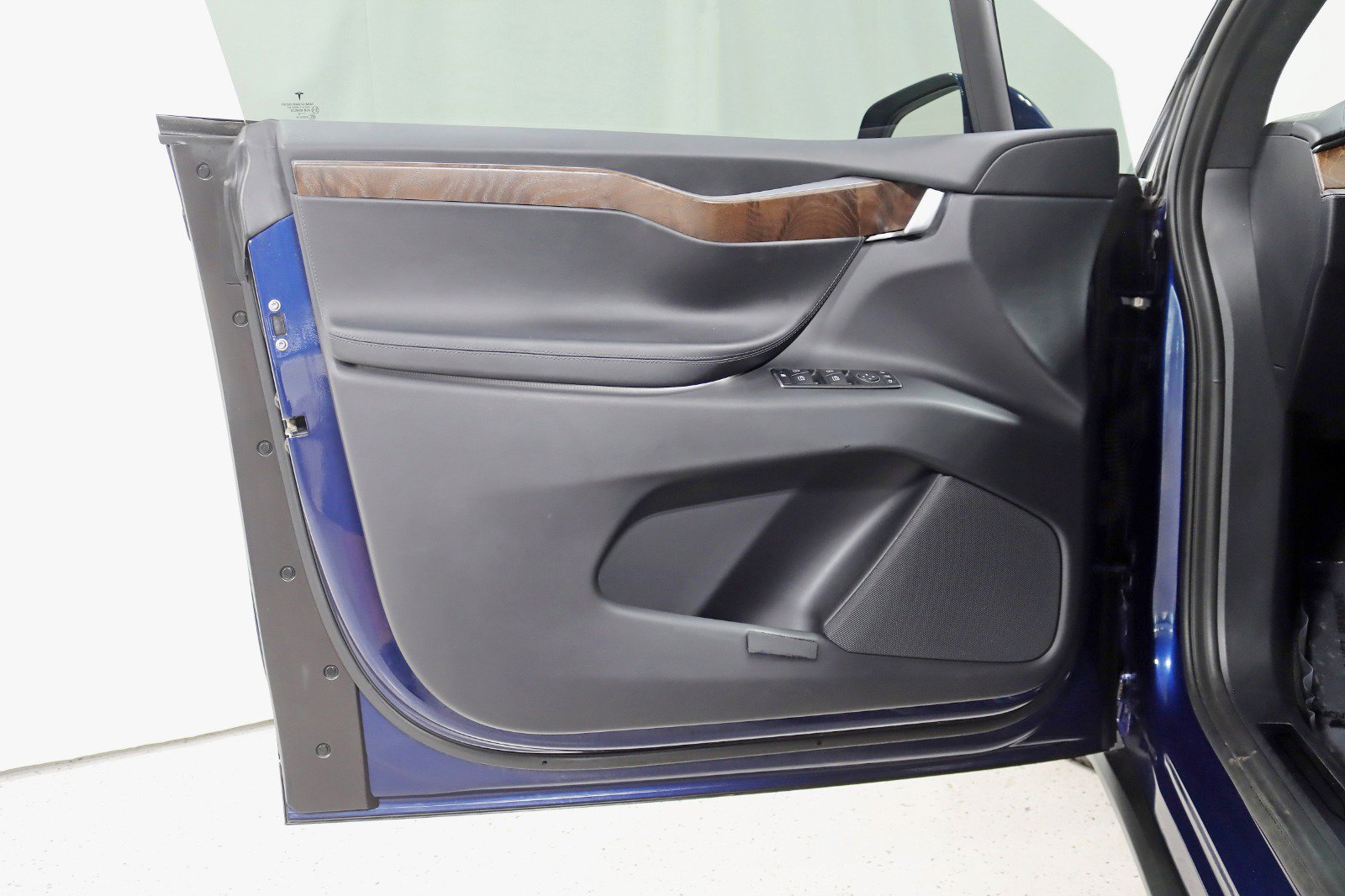 Used 2018 Tesla Model X 75D image 30