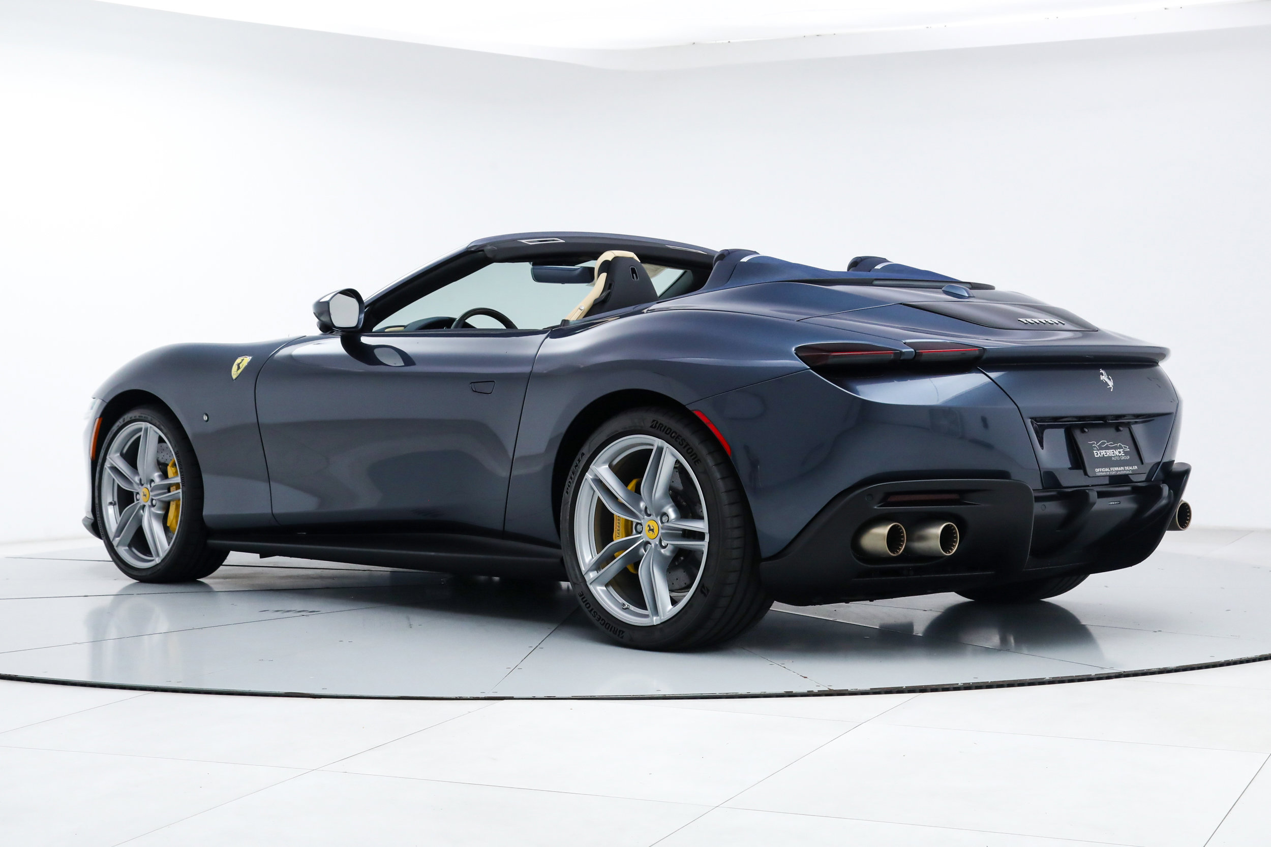 Certified 2025 Ferrari Roma Spider RWD image 7
