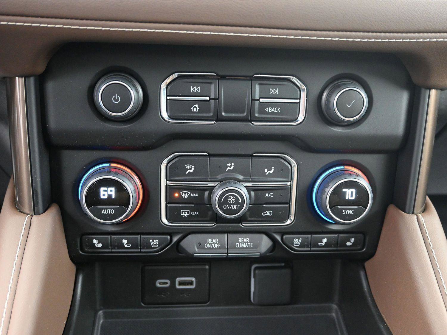 Used 2024 Chevrolet Suburban High Country image 33