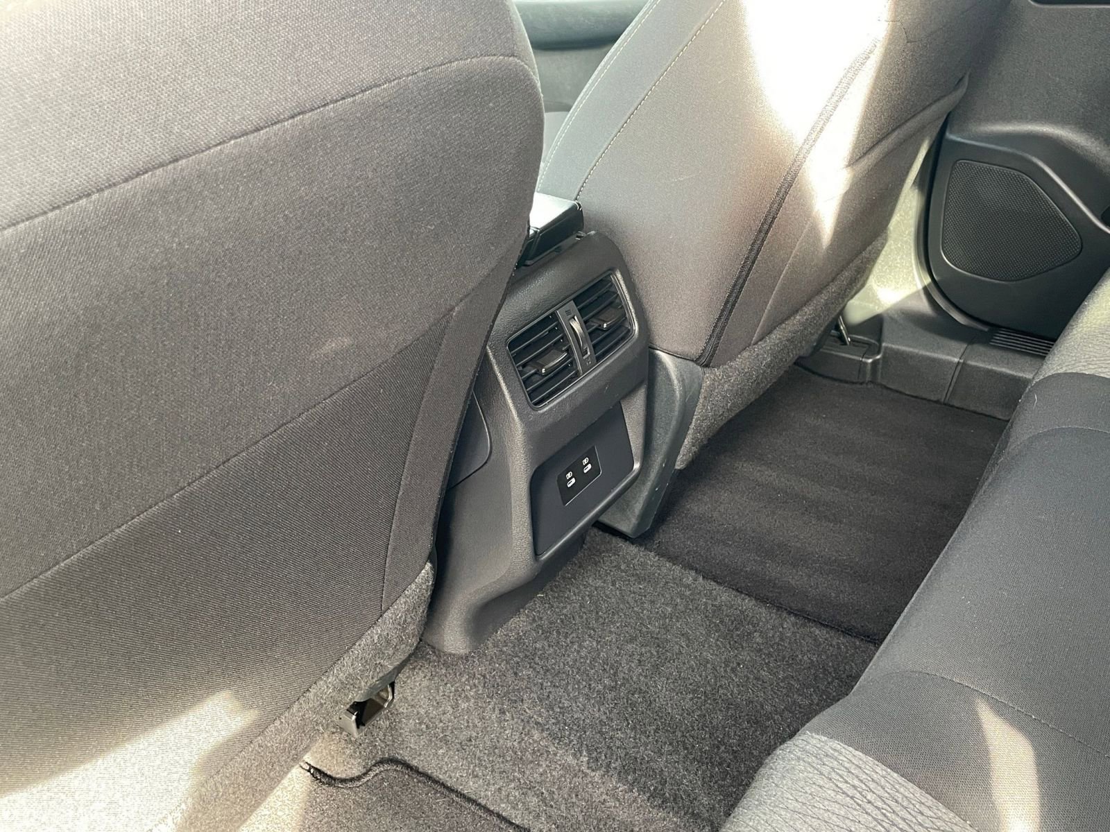 Used 2025 Nissan Rogue SV image 24