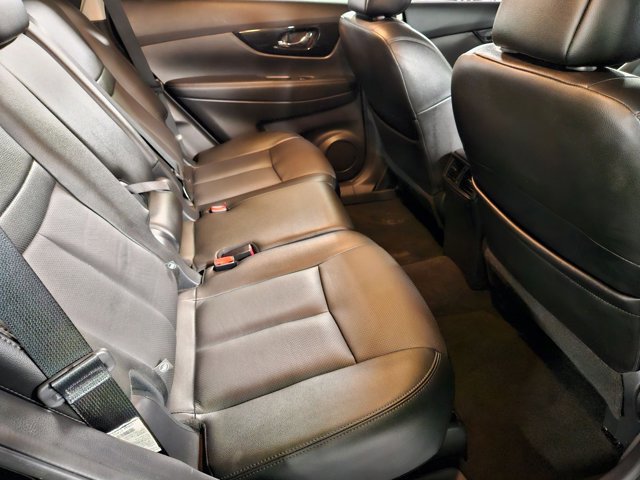 Used 2017 Nissan Rogue SL w/ SL Premium Package FWD image 18