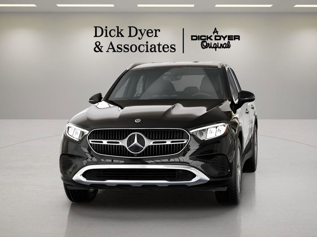 Used 2025 Mercedes-Benz GLC 300 GLC 300 image 32