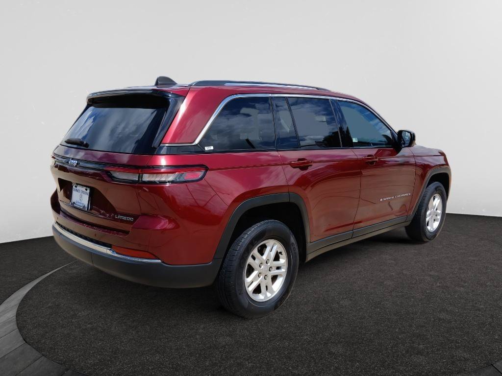Used 2023 Jeep Grand Cherokee Laredo RWD image 7