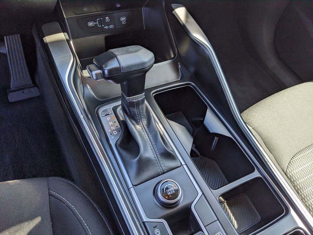 Certified 2025 Kia Sorento LX FWD image 27