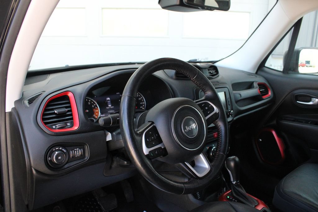 Used 2016 Jeep Renegade Trailhawk w/ Premium Trailhawk Package AWD/4WD image 2