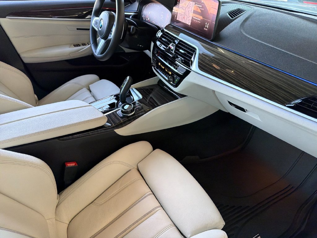Used 2021 BMW 540i w/ Executive Package RWD image 15