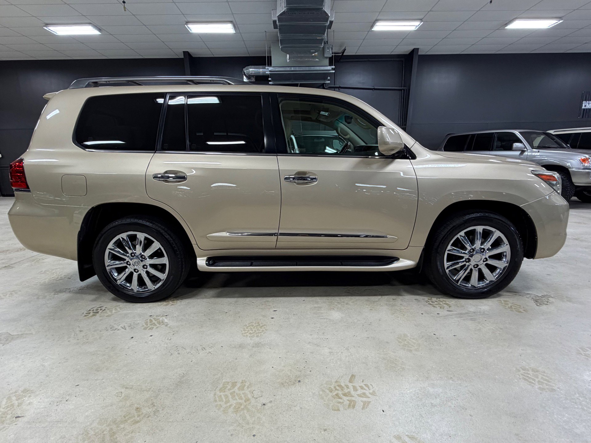 Used 2009 Lexus LX 570 4WD image 6